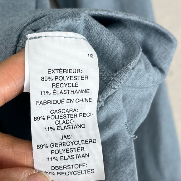 Vuori Women's Halo
Essential Cropped Hoodie Light Blue Size XS - Picture 6 of 10